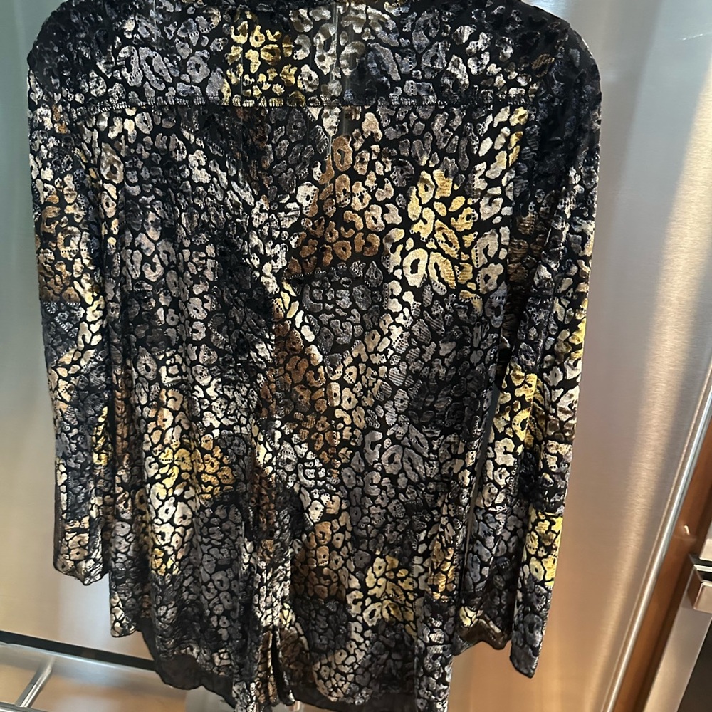 SNO SKINS Black and Gold Graphic Blouse